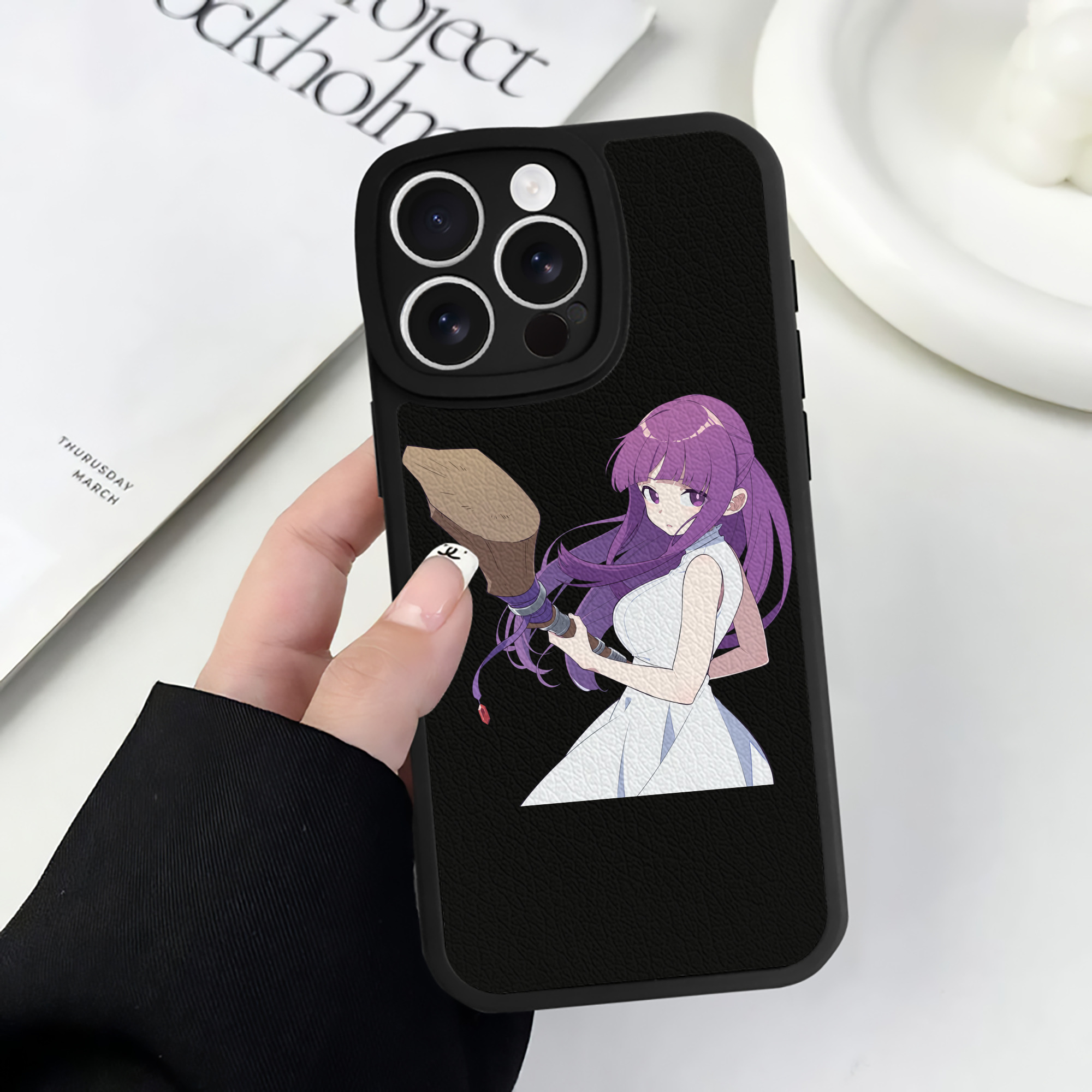 （画像用） 葬送のフリーレン Frieren 【iPhone 16シリーズ対応】シリコンスマホケース（レザー調） 材質：シリコン